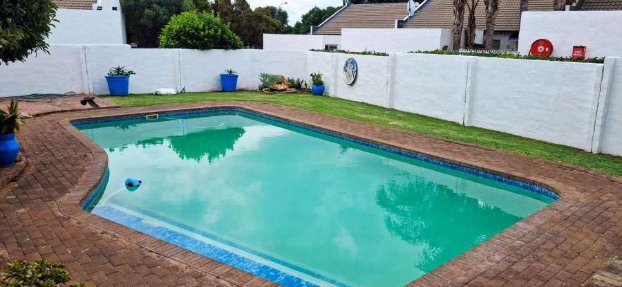 2 Bedroom Property for Sale in Langenhovenpark Free State